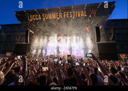 Lucca, Italien. 30. Juni 2024. Das SCHWEDISCHE HAUS MAFIA tritt zum einzigen italienischen Date beim Lucca Summer Festival vor einem warmen Publikum auf. Auf dem Foto DES SCHWEDISCHEN HAUSES MAFIA. Quelle: Stefano Dalle Luche/Alamy Live News Stockfoto