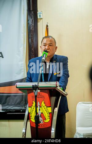 Yogyakarta, Indonesien. Juli 2024. Kim Jong Soo, Präsident von Badminton Asia, nimmt am 1. Juli 2024 an einer Pressekonferenz in Yogyakarta, Indonesien, Teil. 17-jähriger chinesischer Spieler Zhang Zhijie starb, nachdem er gestern während eines Gruppenspiels bei der Badminton Asia Junior Championship auf dem Court zusammengebrochen war, sagten Badminton-Beamte am Montag. Quelle: Agung Supriyanto/Xinhua/Alamy Live News Stockfoto