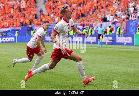 Hamburg, Deutschland. Juni 2024. firo: 16.06.2024, Fußball: UEFA EURO 2024, EM, Europameisterschaft 2024, Gruppenphase, M07, Match 07, Polen Polen - Niederlande Niederlande Holland Adam Buksa aus Polen feiert sein Tor zum 1:0 Credit: dpa/Alamy Live News Stockfoto