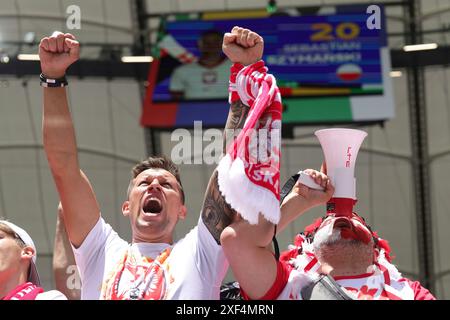 Hamburg, Deutschland. Juni 2024. firo : 16.06.2024, Fußball: UEFA EURO 2024, EM, Europameisterschaft 2024, Gruppenphase, M07, Match 07, Polen Polen Polen - Niederlande Niederlande Niederlande 1:2 Fans von Polen Polen Polen Credit: dpa/Alamy Live News Stockfoto