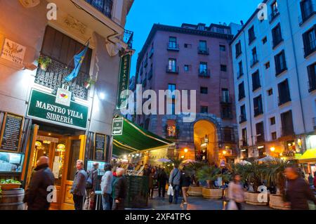 Arco de Cuchilleros, Nachtansicht. Madrid, Spanien. Stockfoto