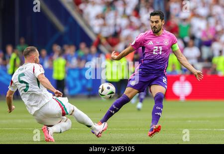 Stuttgart, Deutschland. Juni 2024. firo : 19.06.2024, Fußball: UEFA EURO 2024, EM, Europameisterschaft 2024, Gruppenphase, M14, Match 14, GER, Deutschland - HUN, Ungarn (LR) Attila Fiola aus Ungarn und Ilkay Gundogan aus Deutschland treten um die Duelle an. Credit: dpa/Alamy Live News Stockfoto