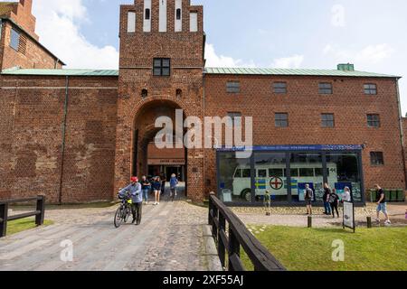 Das tägliche Leben, Schloss Malmö in der Stadt Malmö, Schweden, am Freitag. Im Bild: A Bus 44 - CUG 530, „Vita bussarna“ (auf deutsch: Weiße Busse). White Buses war eine schwedische humanitäre Operation mit dem Ziel, Skandinavier in deutschen Konzentrationslagern während der letzten Phasen des Zweiten Weltkriegs zu befreien Stockfoto