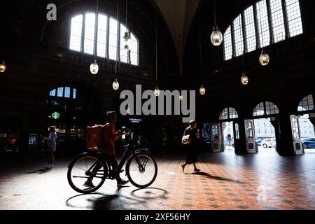 Daily Life, Kopenhagener Hauptbahnhof in Kopenhagen, Dänemark, am Samstag. Stockfoto