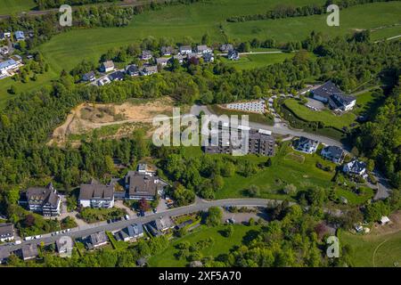 Luftaufnahme, Brachfläche im Wohngebiet an der Wattmeckestraße, Olsberg, Sauerland, Nordrhein-Westfalen, Deutschland, Luftbild, Brache la Stockfoto