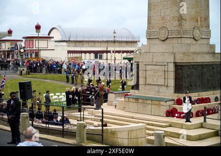 Dienst am Blackpool Cenotaph während der Militärwoche Stockfoto