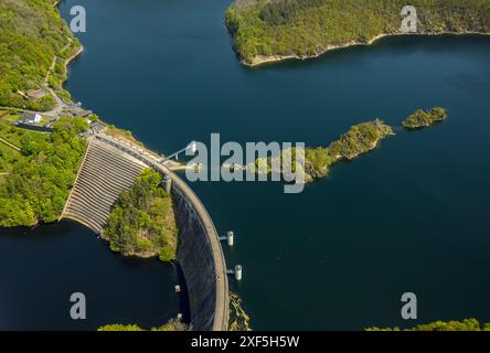 Aus der Vogelperspektive, Rur Urftsee, Urfttalsperre, Fernsicht Waldgebiet Hügel und Täler Eifel Nationalpark Eifel, Morsbach, Schleiden, Nein Stockfoto