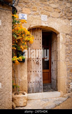 Straßenszene in der Stadt Capdepera, Mallorca (Mallorca), Balearen Inseln, Spanien, Mittelmeer. Stockfoto