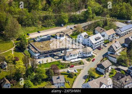 Luftaufnahme, Kurhaus Festhalle am Waldrand, Fredeburg, Schmallenberg, Sauerland, Nordrhein-Westfalen, Deutschland, Luftbild, Spa hous Stockfoto