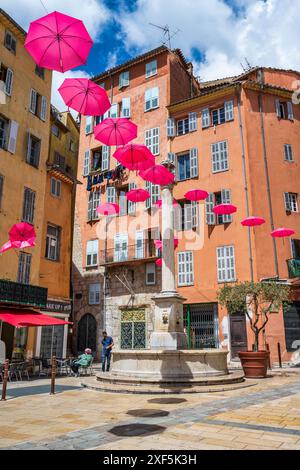 Denkmal auf dem Place aux Herbes in der Altstadt von Grasse an der französischen Riviera, Côte d'Azur, Provence, Frankreich Stockfoto