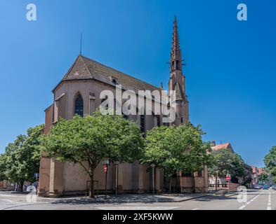 Selestat, Frankreich - 25.06.2024: Blick auf die Fassade der protestantischen Kirche von Sélestat Stockfoto