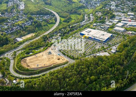 Luftsicht, Ikea Möbelgeschäft und Parkplätze, Gewerbegebiet Garnisonsring, Baugebiet an der Wallhausenstraße, Wohnsiedlung Siegen-Fischbache Stockfoto