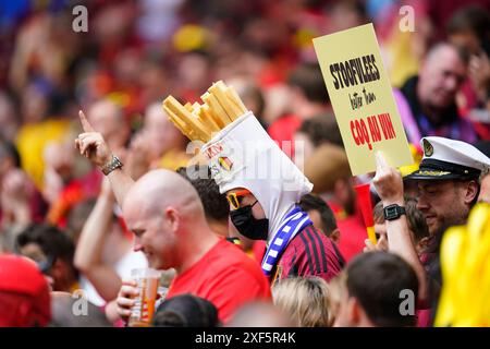 Düsseldorf, Deutschland. Juli 2024. Belgien-Fan beim Spiel der UEFA Euro 2024 zwischen Frankreich und Belgien, Achtelfinale, spielte am 1. Juli 2024 in der Düsseldorfer Arena. (Foto: Sergio Ruiz/PRESSINPHOTO) Credit: PRESSINPHOTO SPORTS AGENCY/Alamy Live News Stockfoto
