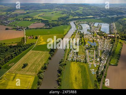 Aus der Vogelperspektive, Campingplatz Feuerland an der Weser, Badesee und Weserradweg im Lipper Bergland, Vlotho, Ostwestfalen, Nordrhein Stockfoto