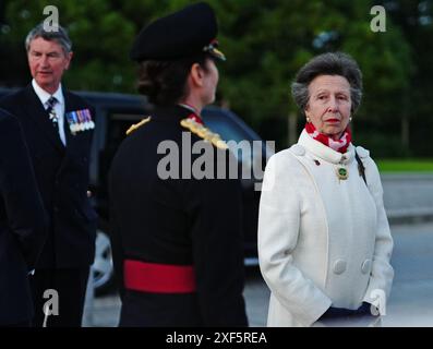 Aktenfoto vom 05/24 der Prinzessin Royal, Präsident der Commonwealth war Graves Commission, kam zur Großen Mahnwache der Commonwealth war Grave Commission anlässlich des 80. Jahrestages des D-Day auf dem Bayeux war Cemetery in der Normandie, Frankreich. Ausgabedatum: Montag, 1. Juli 2024. Stockfoto