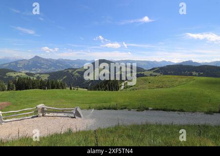 Wunderschöner Blick auf die österreichischen Alpen vom Hartkaiser Berg Stockfoto