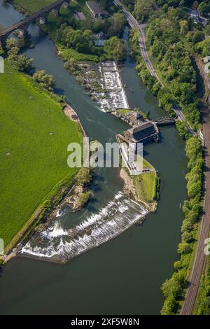 Aus der Vogelperspektive, Hohenstein Laufkraftwerk an der Ruhr, Ruhrviadukt Witten und Witten-Wetter Eisenbahnstrecke, Witten, Ruhrgebiet, Nord-Rh Stockfoto