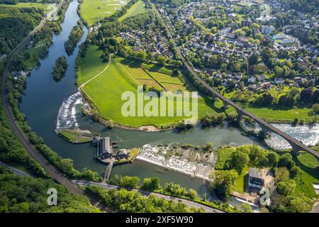 Luftaufnahme, Laufkraftwerk Hohenstein an der Ruhr, Ruhrviadukt Witten Eisenbahnbrücke, Ruhrinsel in der Ruhr mit Campingplatz si Stockfoto