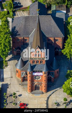 Aus der Vogelperspektive, katholische Marienkirche, Pfarrkirche Muttergottes vom Sieg, Sonnenschein, Witten, Ruhrgebiet, Nordrhein-Westfalen, Deutschland, Luftbild Stockfoto