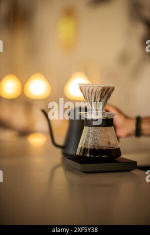 Alternative Kaffeebrühmethode, gefilterter V60-Kaffee Stockfoto