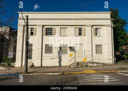 Sao Francisco de Paula, Brasilien - 2. Juni 2024: Gebäude des Correis (Postamt) im Stadtzentrum von Sao Francisco de Paula Stockfoto