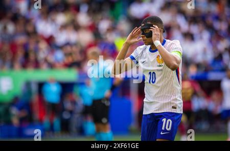 Düsseldorf, Deutschland. Juli 2024. Kylian Mbappe (FRA) mit Gesichtsmaske Frankreich - Belgien Frankreich - Belgien 01.07.2024 Credit: Moritz Müller/Alamy Live News Stockfoto