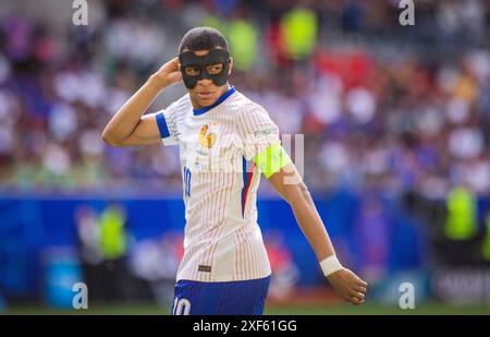 Düsseldorf, Deutschland. Juli 2024. Kylian Mbappe (FRA) mit Gesichtsmaske Frankreich - Belgien Frankreich - Belgien 01.07.2024 Credit: Moritz Müller/Alamy Live News Stockfoto