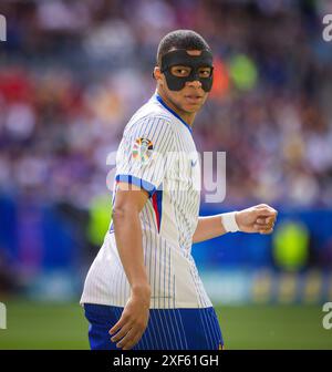 Düsseldorf, Deutschland. Juli 2024. Kylian Mbappe (FRA) mit Gesichtsmaske Frankreich - Belgien Frankreich - Belgien 01.07.2024 Credit: Moritz Müller/Alamy Live News Stockfoto