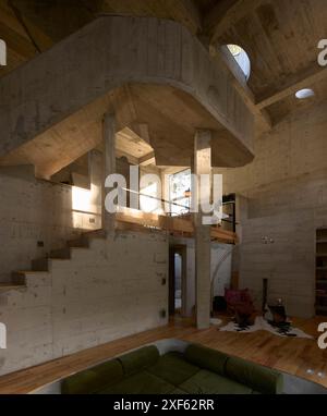 Innenansicht vom Erdgeschoss. Casa Alférez, n/A, Mexiko. Architekt: Ludwig Godefroy, 2023. Stockfoto