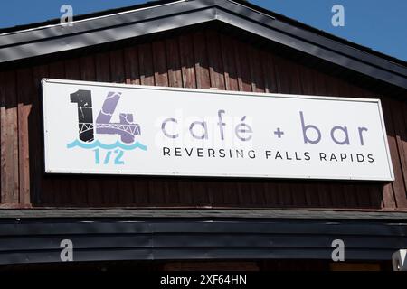 14 1/2 Cafe & Bar Schild am Reversing Falls Rapids in Saint John, New Brunswick, Kanada Stockfoto