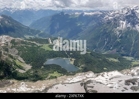 Luftlandcape, aus einem Segelflugzeug, mit Palu Bergsee und Malenco Tal, von Norden im hellen Sommerlicht aufgenommen, Alpen, Sondrio, Lombardei, I Stockfoto