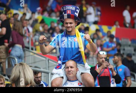 Düsseldorf, Deutschland. Juni 2024. firo : 21.06.2024, Fußball: UEFA EURO 2024, EM, Europameisterschaft 2024, Gruppenphase, M 21, Match 21, SVK, Slowakei - UKR, Ukraine Fans der Slowakei Credit: dpa/Alamy Live News Stockfoto