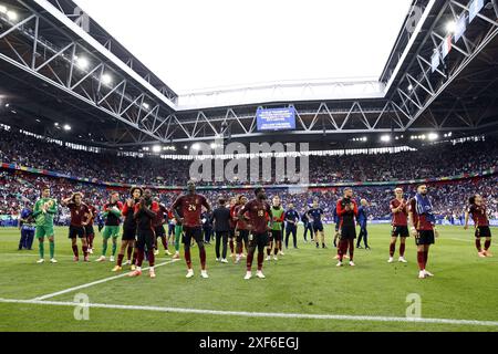 DÜSSELDORF - (l-r) Belgien Torhüter Koen Casteels, Wout Faes von Belgien, Axel Witsel von Belgien, Johan Bakayoko von Belgien, Amadou Onana von Belgien, Lois Openda von Belgien, Orel Mangala von Belgien, Charles de Ketelaere von Belgien, Yannick Carrasco von Belgien , Arthur Theate von Belgien enttäuscht nach dem Achtelfinale der UEFA EURO 2024 zwischen Frankreich und Belgien am 1. Juli 2024 in der Düsseldorfer Arena in Düsseldorf. ANP | Hollandse Hoogte | MAURICE VAN STEEN Stockfoto