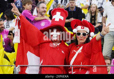 Frankfurt, Deutschland. Juni 2024. firo : 23.06.2024, Fußball: UEFA EURO 2024, EM, Europameisterschaft 2024, Gruppenphase, M25, Match 25, SUI, Schweiz - Deutschland Fans der Schweiz Credit: dpa/Alamy Live News Stockfoto