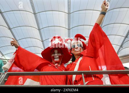 Dortmund, Deutschland. Juni 2024. firo : 23.06.2024, Fußball: UEFA EURO 2024, EM, Europameisterschaft 2024, Gruppenphase, M25, Match 25 Schweiz - Deutschland 1:1 Fans der Schweiz Schweiz Schweiz Credit: dpa/Alamy Live News Stockfoto