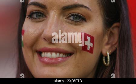 Dortmund, Deutschland. Juni 2024. firo : 23.06.2024, Fußball: UEFA EURO 2024, EM, Europameisterschaft 2024, Gruppenphase, M25, Match 25 Schweiz - Deutschland 1:1 Fan of switzerland Fan Credit: dpa/Alamy Live News Stockfoto