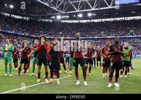 DÜSSELDORF - (l-r) Belgien Torhüter Koen Casteels, Wout Faes von Belgien, Axel Witsel von Belgien, Johan Bakayoko von Belgien, Amadou Onana von Belgien, Lois Openda von Belgien, Orel Mangala von Belgien, Charles de Ketelaere von Belgien, Yannick Carrasco von Belgien , Arthur Theate von Belgien enttäuscht nach dem Achtelfinale der UEFA EURO 2024 zwischen Frankreich und Belgien am 1. Juli 2024 in der Düsseldorfer Arena in Düsseldorf. ANP | Hollandse Hoogte | MAURICE VAN STEEN Stockfoto