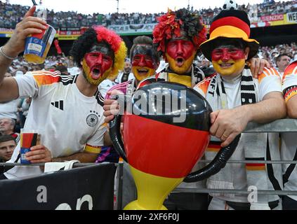 Dortmund, Deutschland. Juni 2024. firo : 23.06.2024, Fußball: UEFA EURO 2024, EM, Europameisterschaft 2024, Gruppenphase, M25, Match 25 Schweiz - Deutschland 1:1 Fans von Deutschland Deutschland Deutschland Credit: dpa/Alamy Live News Stockfoto