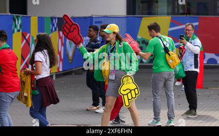 Dortmund, Deutschland. Juni 2024. firo : 22.06.2024, Fußball: UEFA EURO 2024, EM, Europameisterschaft 2024, Gruppenphase, M23, Match 23, Türkei - Portugal Volunteers Credit: dpa/Alamy Live News Stockfoto