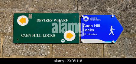 Caen Hill Flight of Locks Schild, Devizes, Wiltshire, West Country, England, UK. Vom Juni 2024. Sommer Stockfoto