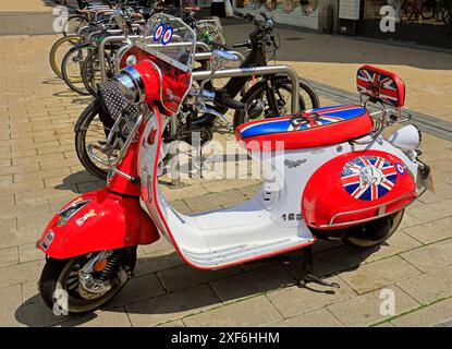 Eleganter, gut gehaltener Roller mit englischer/The Jam-Lackierung Stockfoto
