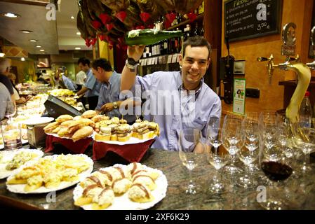´Pintxos´ und ´tapas´ in Gandarias Bar, San Sebastian, Guipuzcoa, Baskisches Land, Spanien Stockfoto