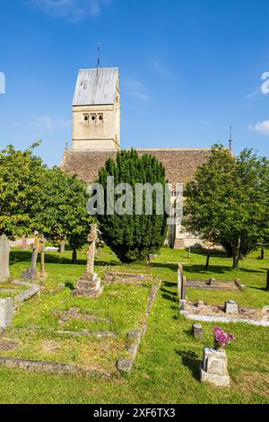 All Saints Church in Selsley, Gloucestershire, England Großbritannien. Erbaut 1861-2 von G F Bodley mit Buntglas von William Morr Stockfoto