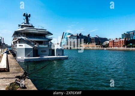 Die Norn Yacht legte am Fluss Liffey in Dublin an. Stockfoto