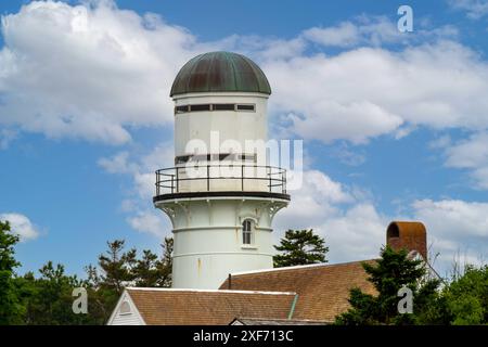 Cape Elizabeth West Leuchtturmlampe vor blauem Himmel mit Kopierraum in Cape Elizabeth, Maine. Stockfoto