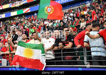 Frankfurt Am Main, Deutschland. Juli 2024. Frankfurt am Main, Deutschland, 01. Juni 2024: Portugiesische Fans beim Achtelfinale der UEFA Euro 2024 in der Frankfurt Arena in Frankfurt am Main. (Natasa Kupljenik/SPP) Credit: SPP Sport Press Photo. /Alamy Live News Stockfoto