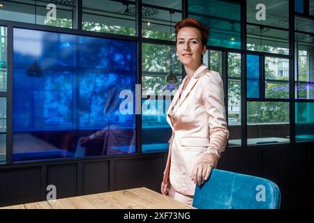 Brüssel, Belgien Juli 2024. Die belgische Politikerin Tinneke Van Hooland, Kandidatin bei den bevorstehenden Präsidentschaftswahlen der flämischen liberalen Partei Open VLD, posiert am Montag, den 1. Juli 2024 in Brüssel für den Fotografen. BELGA FOTO HATIM KAGHAT Credit: Belga News Agency/Alamy Live News Stockfoto