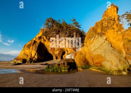 Fall Creek Wasserfall am Hug Point in der Nähe von Cannon Beach, Oregon, USA. Stockfoto