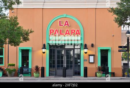 Houston, Texas USA 23. 06. 2024: Außenansicht des La Palapa Cantina-Restaurants. Stockfoto