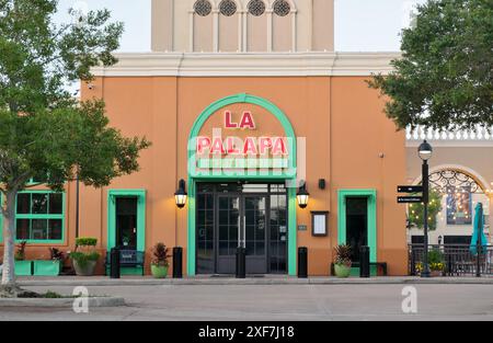 Houston, Texas USA 23. 06. 2024: Außenansicht des La Palapa Cantina-Restaurants. Stockfoto